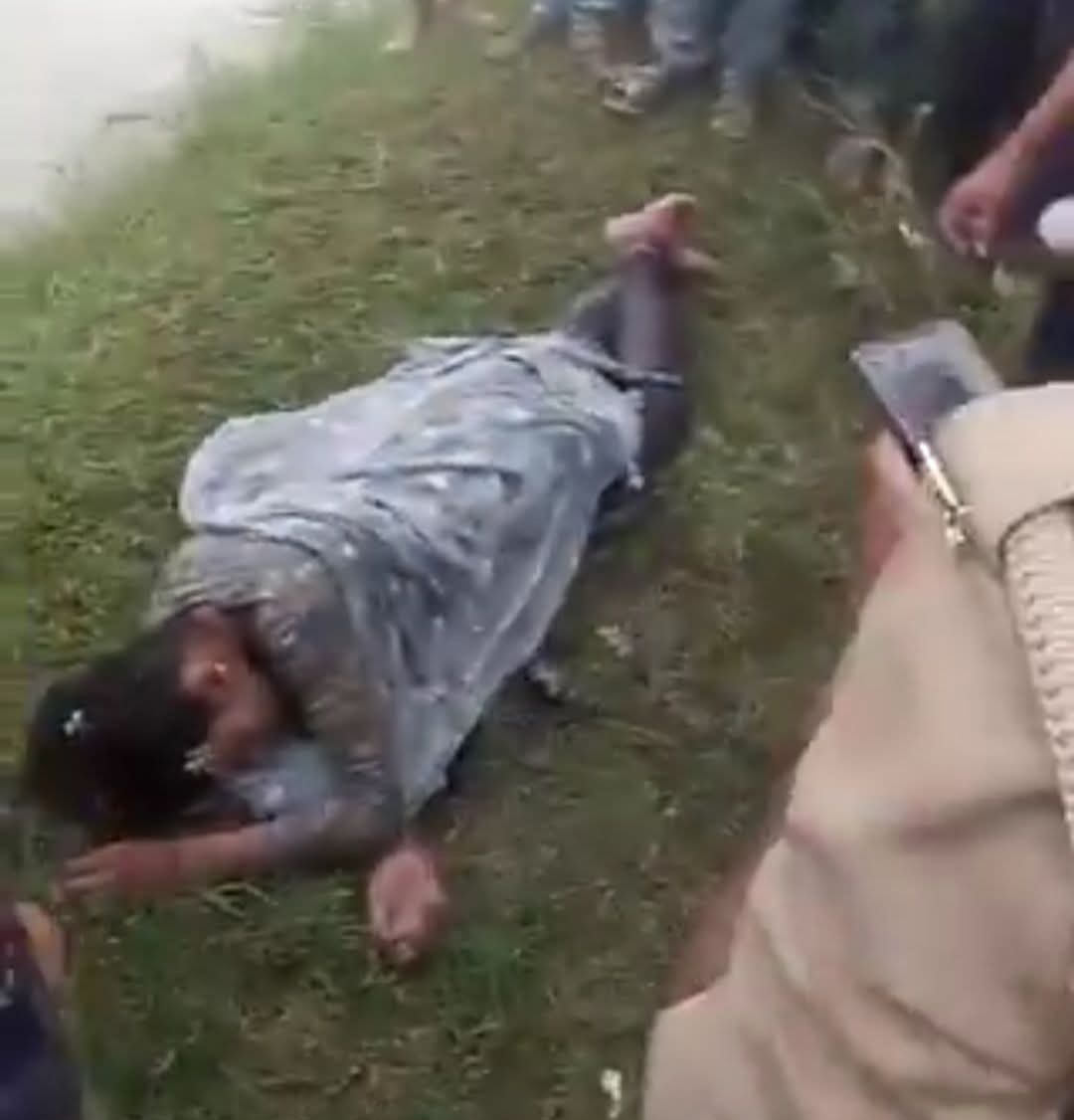  नहर में कूदकर आत्महत्या का प्रयास कर रही युवती को युवकों ने बचाया, पुलिस ने परिजनों को सौंपा