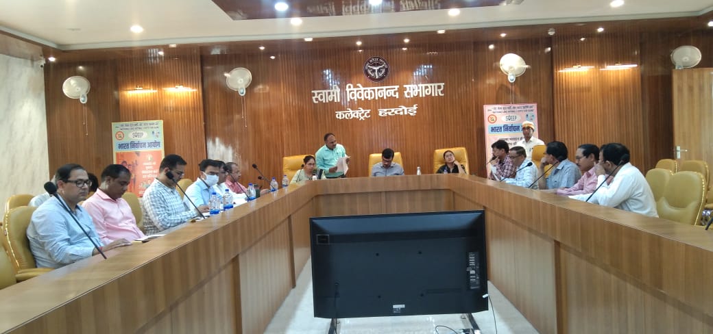 चुनाव आयोग के निर्देशों का पालन सुनिश्चित किया जाये: जिलाधिकारी