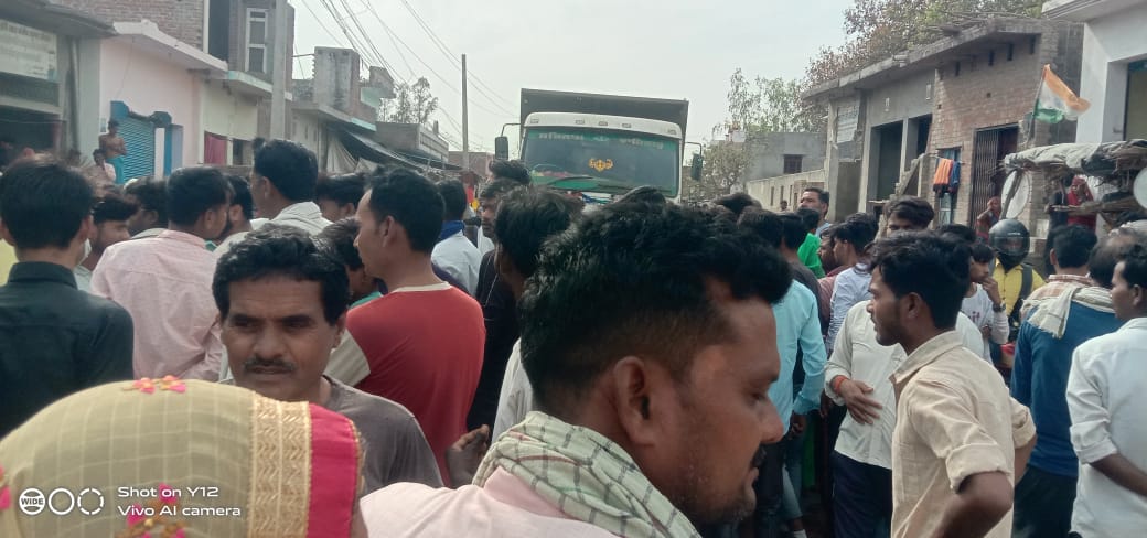 सड़क पार कर रहे 8 बर्षीय मासूम को कार ने कुचला