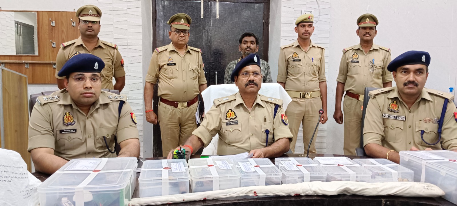 पुलिस ने झोपड़ी में चल रही अवैध शस्त्र फैक्ट्री का किया खुलासा, लोकसभा चुनाव के दृष्टिगत की कार्रवाई, एक आरोपी को किया गिरफ्तार
