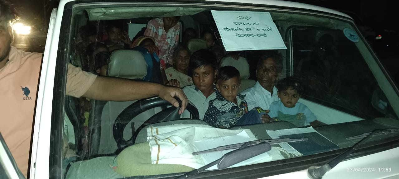 हरदोई में निर्वाचन प्रक्रिया बनी मखौल, उड़नदस्ते की गाड़ी में जा रही बारात