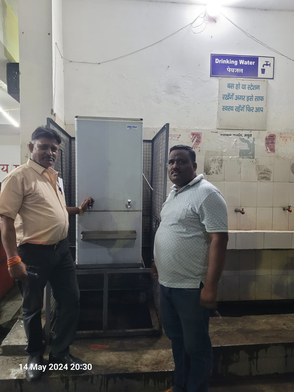 परिवहन निगम के बस अड्डे पर लगा नया वाटर कूलर, यात्रियों को भीषण गर्मी में मिली बड़ी राहत