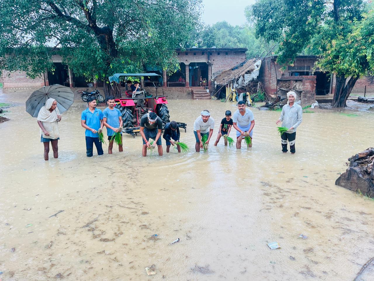 ग्रामीण क्षेत्रो मे खुली विकास की पोल 