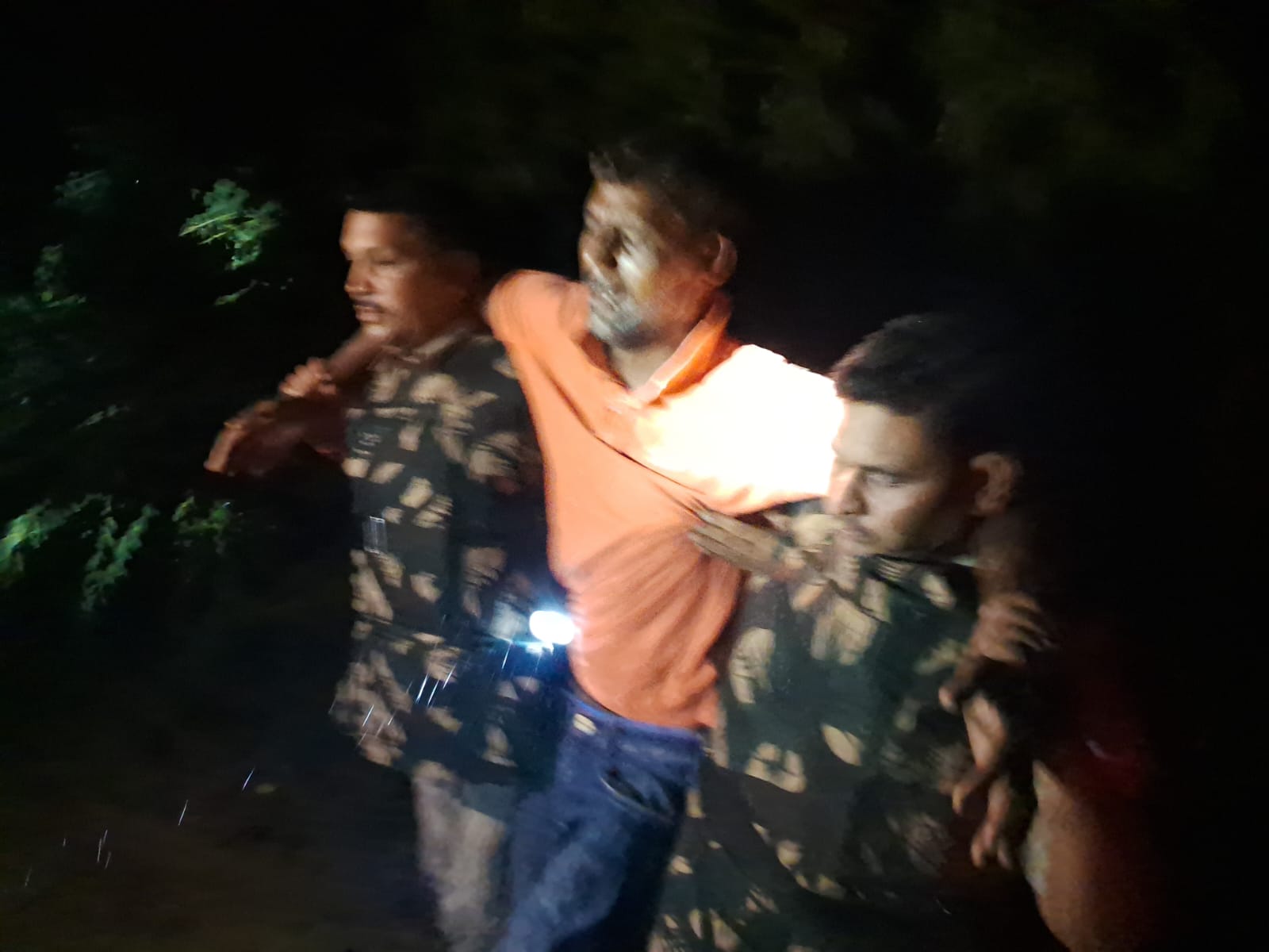 गोकस अभियुक्तों के साथ पुलिस की हुई मुठभेड़