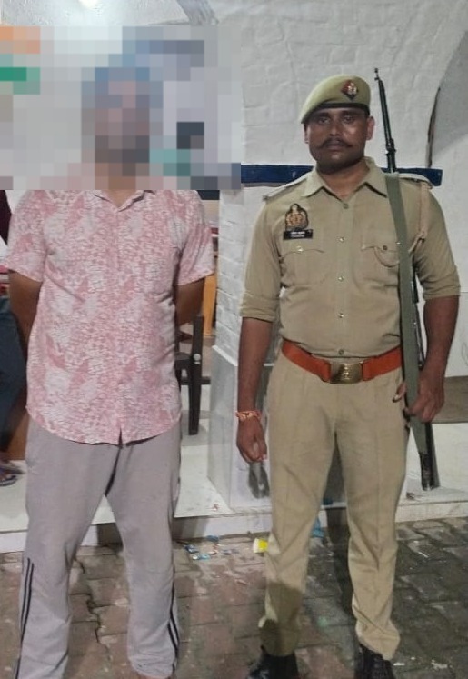 पुलिस अधीक्षक द्वारा रिश्वत मांगने वाले पुलिसकर्मियों पर बड़ी कार्रवाई मुकदमा दर्ज कर एक को किया गिरफ्तार