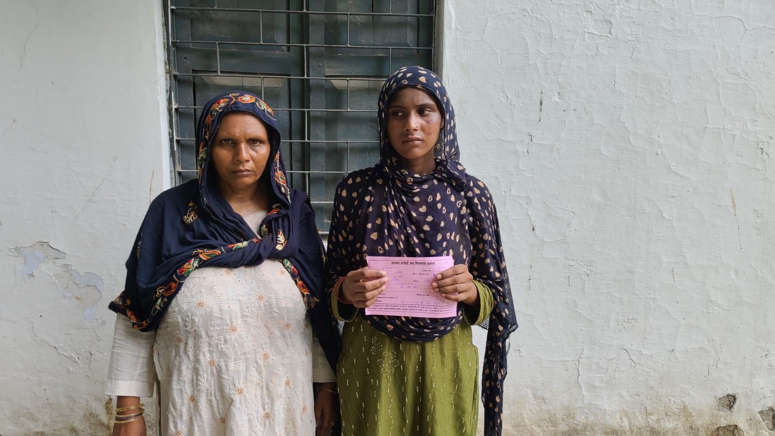 दहेज उत्पीड़न का आरोप लगाते हुए महिला पहुंची पुलिस अधीक्षक के पास लगाई न्याय की गुहार