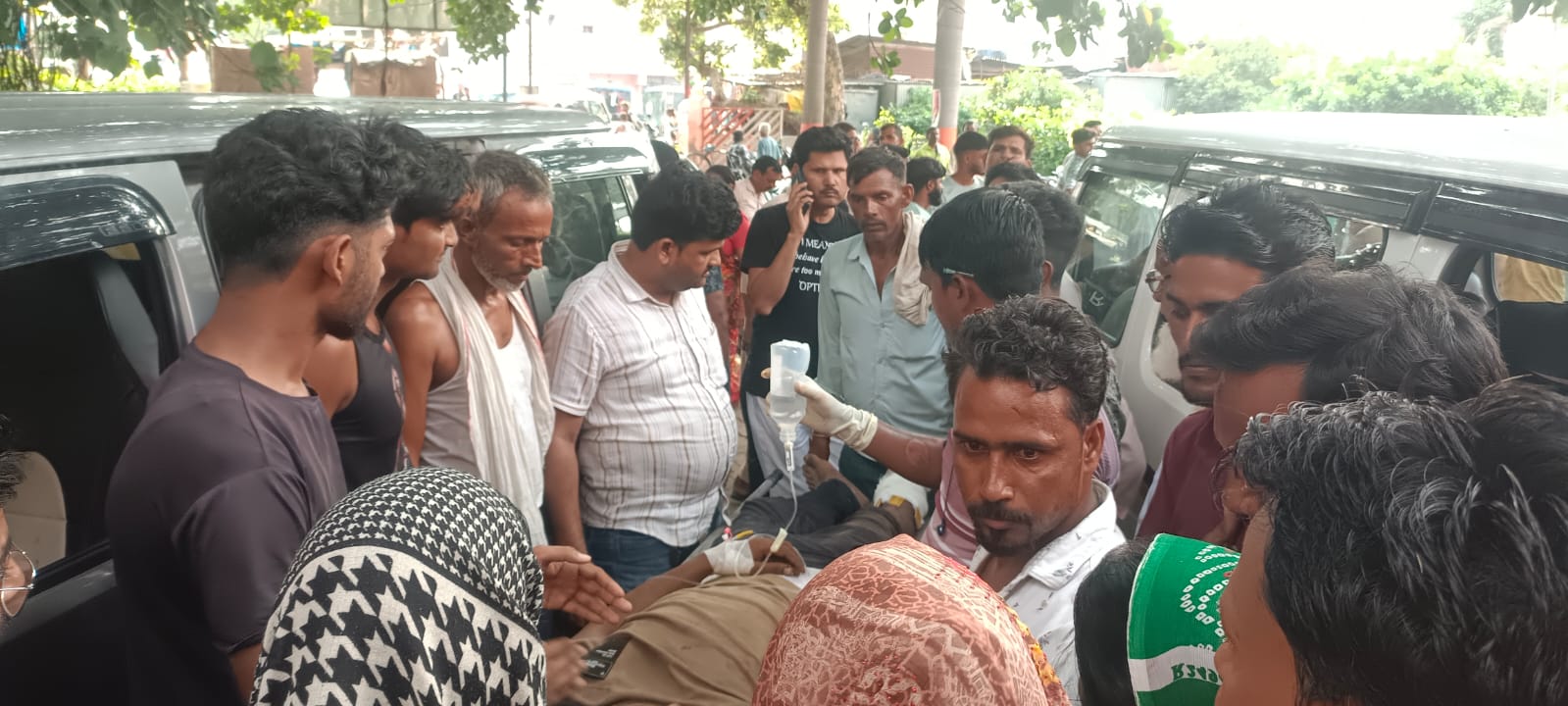 कटरा बिल्हौर हाइवे पर प्रधान ढाबा के पास तेज रफ्तार कार और ऑटो -रिक्सा की जोरदार भिड़ंत में एक वृद्ध की दर्दनाक मौत, आधा दर्जन घायल