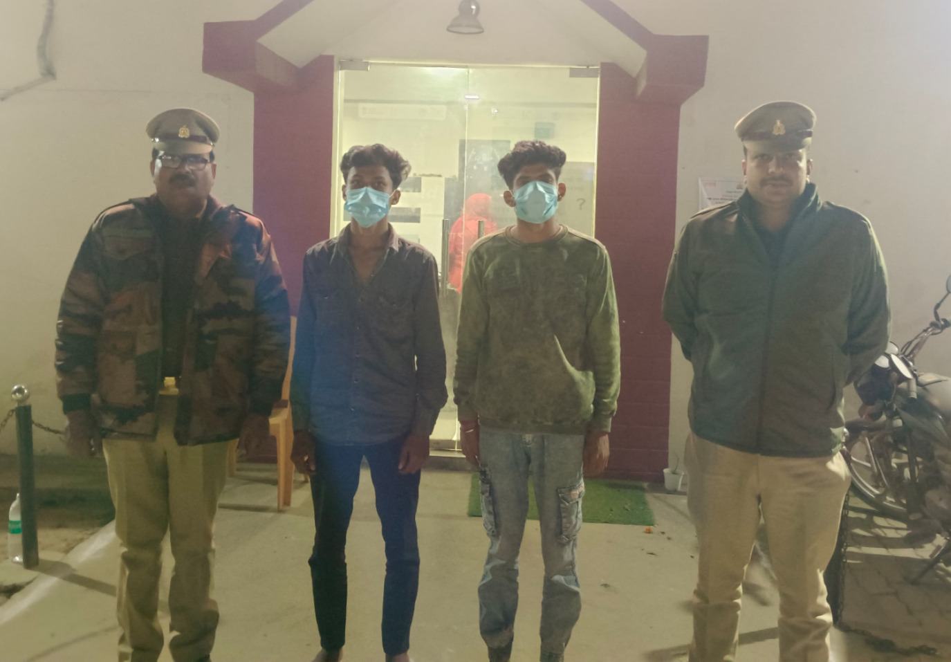 धोखाधड़ी के चलते खातों से पैसे उड़ाने वाले दो आरोपी गिरफ्तार 