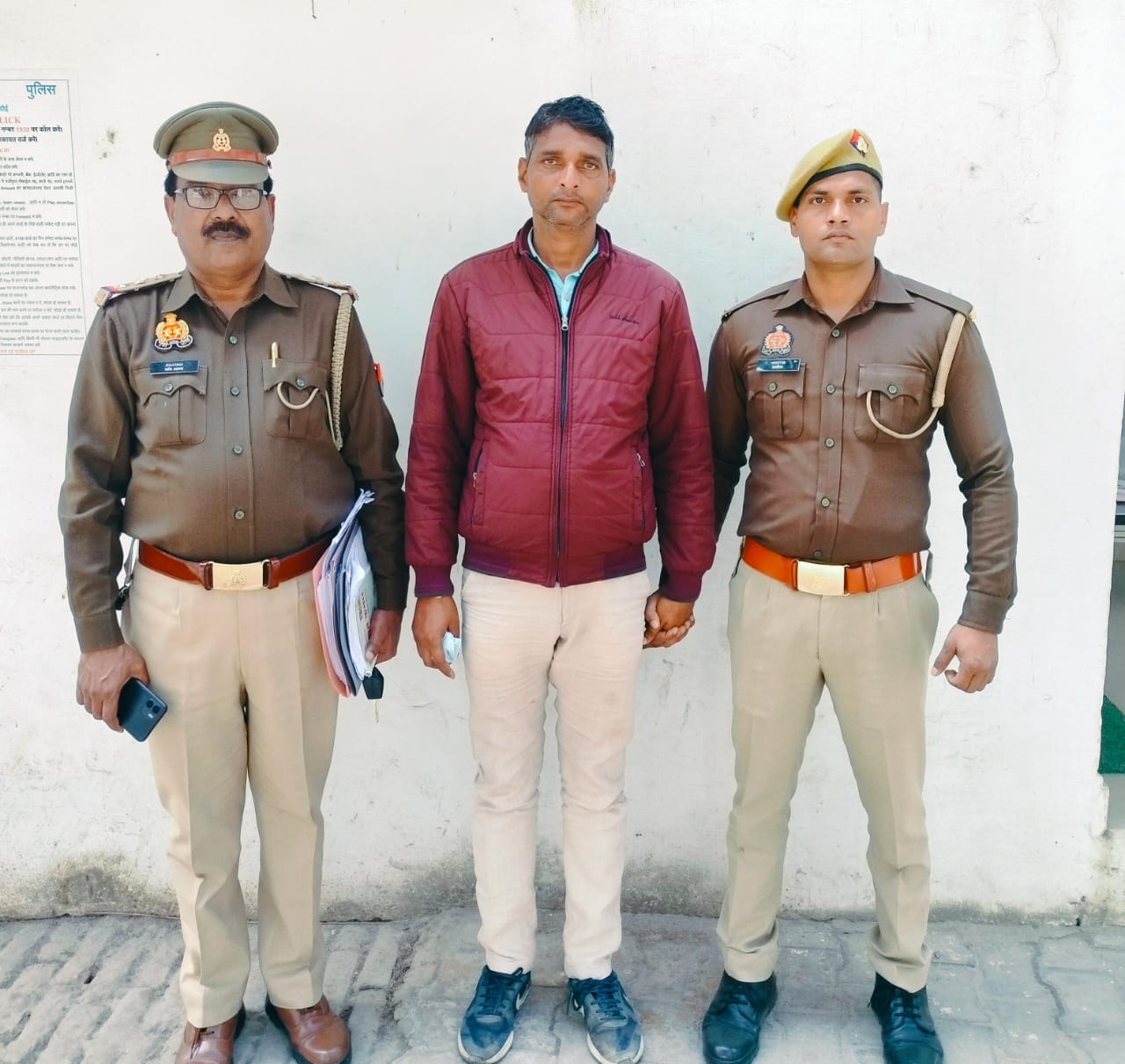 हरदोई की साइबर पुलिस ने फर्जी IAS हरिकेश पाण्डेय को किया गिरफ्तार,मुकेश पाण्डेय नाम की आईडी बनाकर पड़ोसी जनपद की महिला अधिकारी से की  थी 2 लाख 10 हजार की ठगी