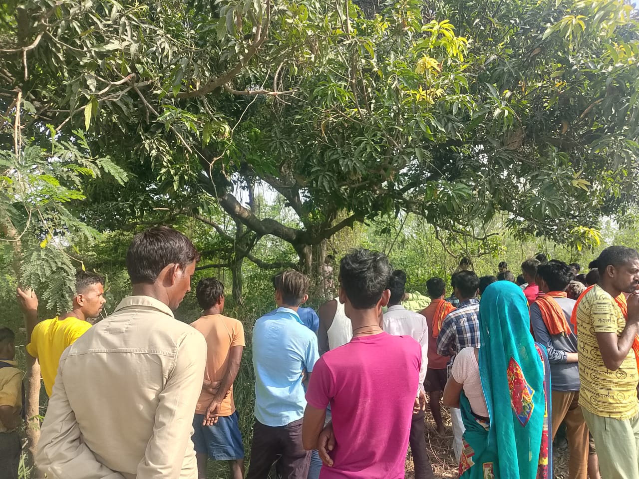 सुहागरात की रात युवक ने लगाई फांसी, गांव में पसरा मातम