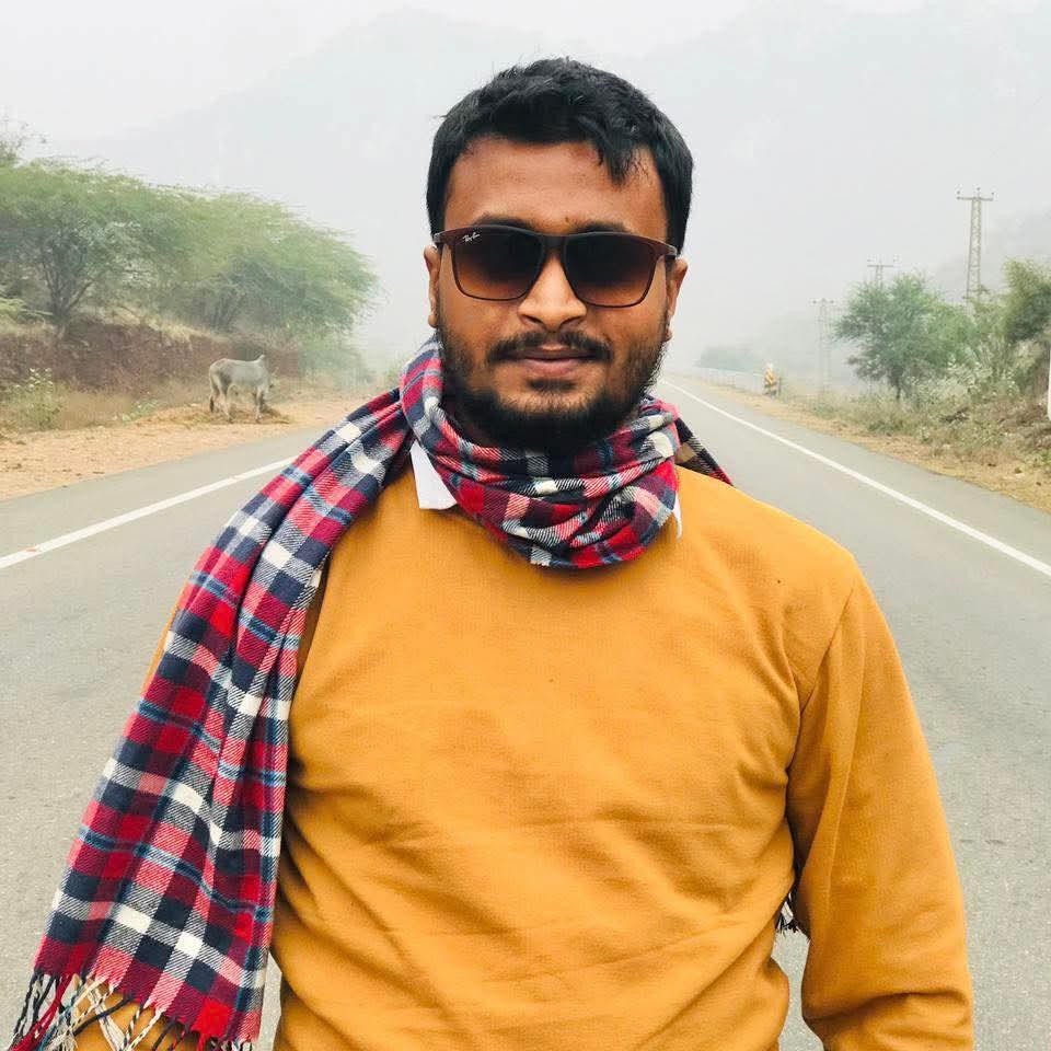 तेज रफ्तार क्रेटा कार पेड़ से टकराई, प्रधान प्रतिनिधि की मौके पर मौत