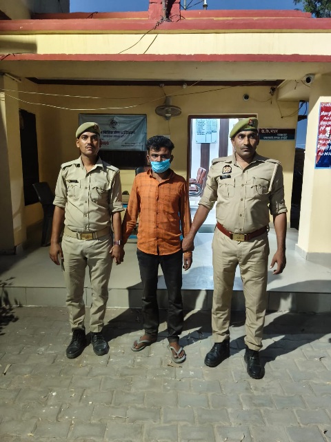 महिला से बात करने की मिली सजा-ए मौत,महिला का पति गिरफ्तार