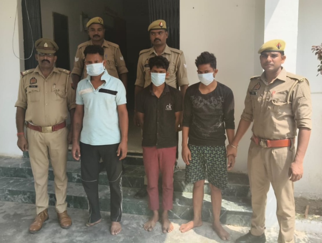 गैंगस्टर एक्ट में वांछित 25-25 हजार के तीन इनामी अपराधी गिरफ्तार