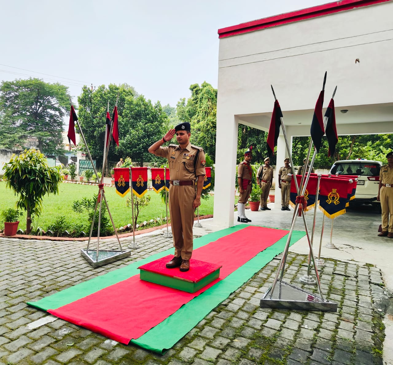 हरदोई में नए पुलिस अधीक्षक का आगमन, परेड की सलामी के साथ कार्यभार ग्रहण किया