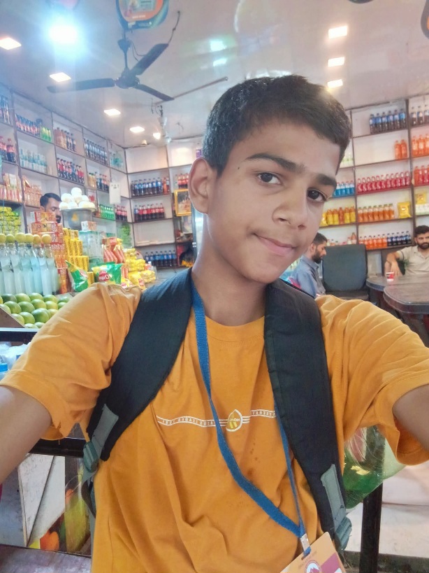 हाइटेंशन लाइन गिरने से मंदिर परिसर में दर्दनाक हादसा, पुजारी के बेटे की मौत, दो लोग घायल