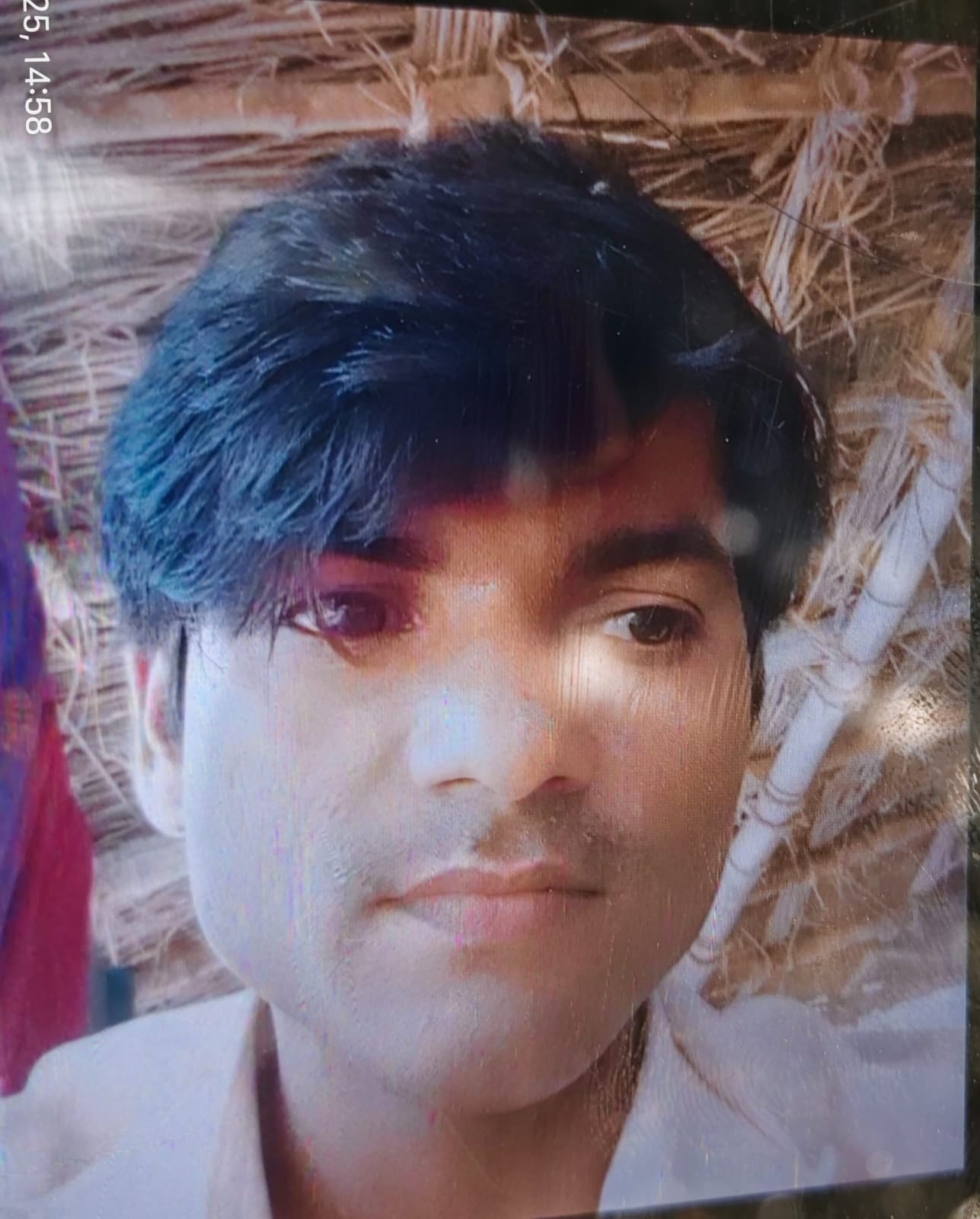 हरदोई में बाइक पेड़ से टकराई, युवक की मौत, शव खंती में मिला