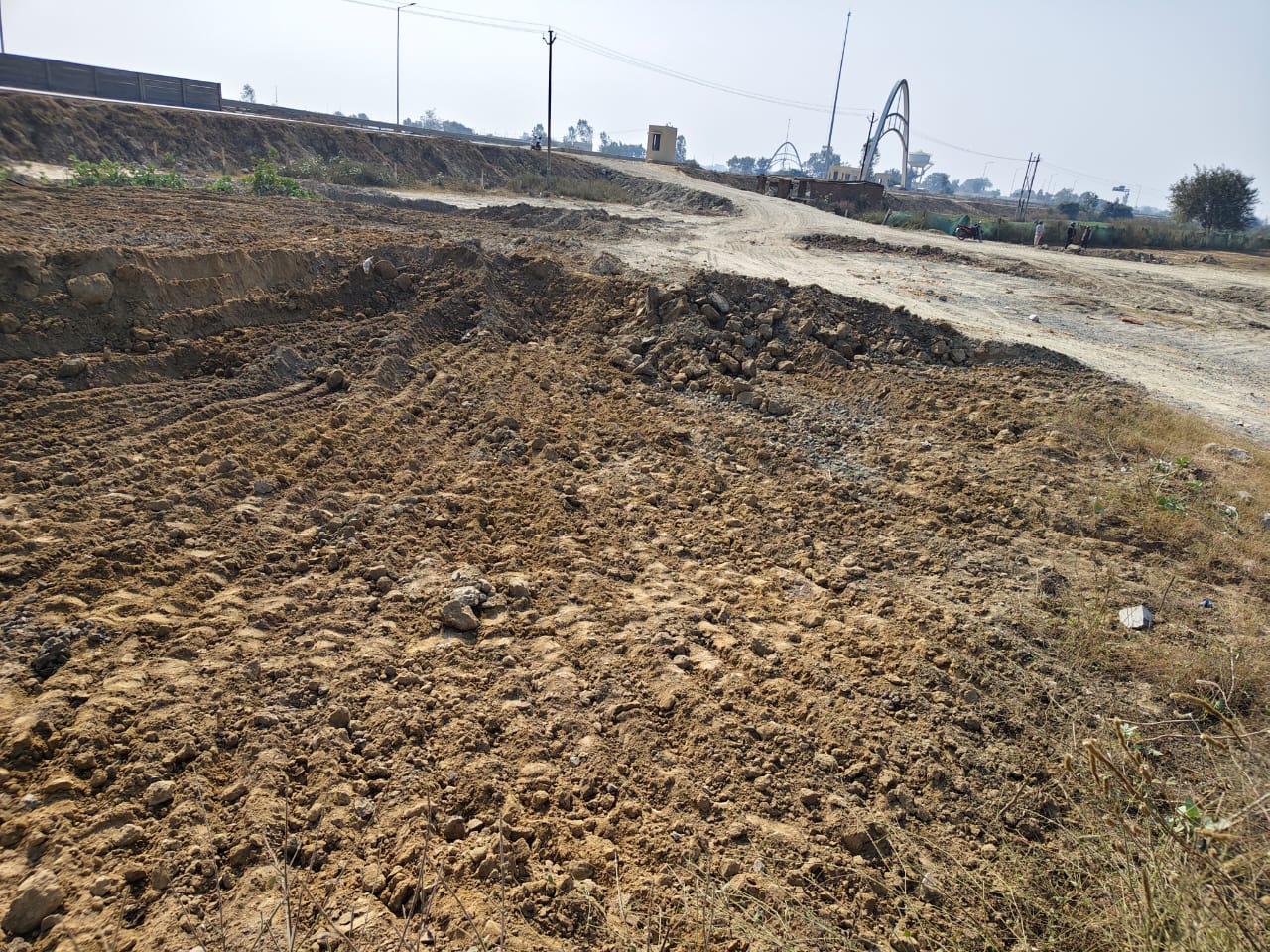 गंगा एक्सप्रेसवे निर्माण के बाद किसानों की जमीन हुई बर्बाद, कंपनी पर कार्रवाई की मांग