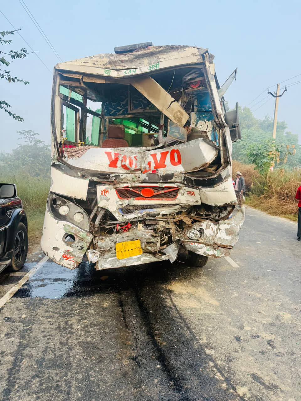 बिलग्राम-कटरा बिल्हौर मार्ग पर भीषण सड़क हादसा: बस-ट्रक की आमने-सामने टक्कर, 10 घायल, 2 की हालत गंभीर