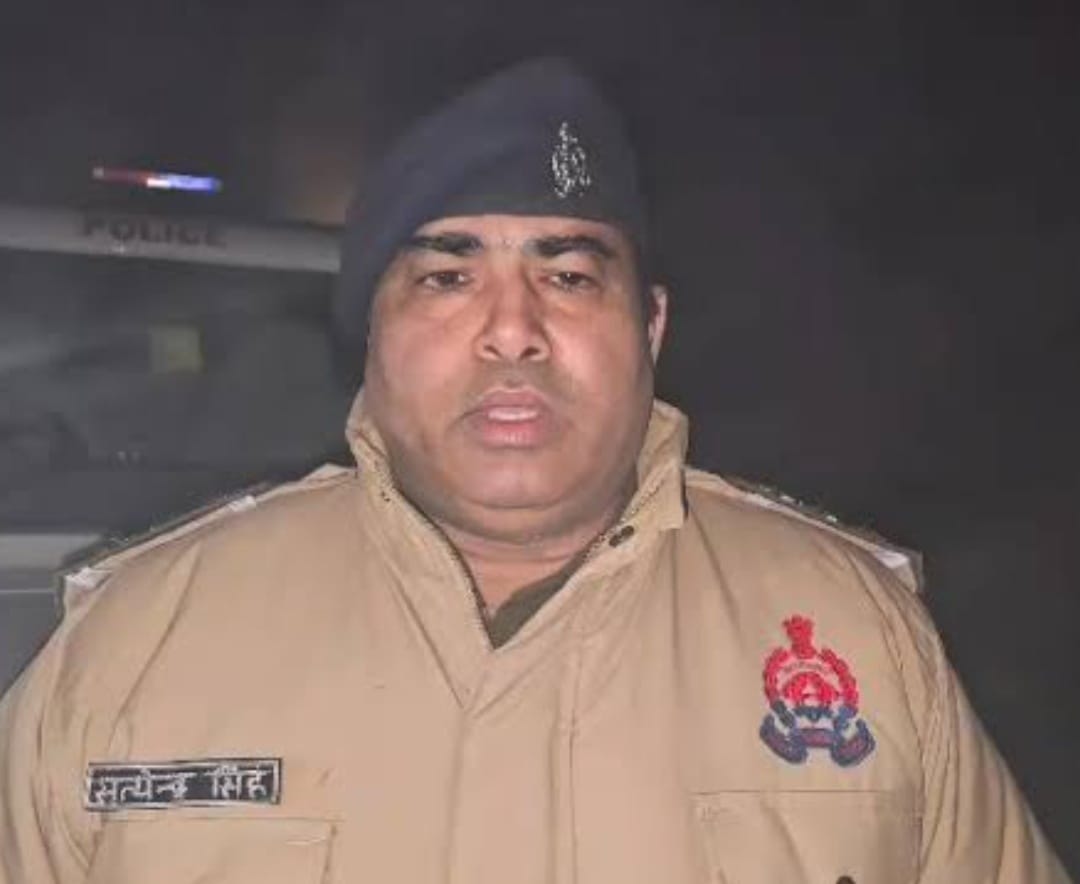 बदन पर वर्दी, कंधे पर सितारे, जुबान पर ऐसी गालियां जिसे सुन हर कोई शर्मसार हो जाए