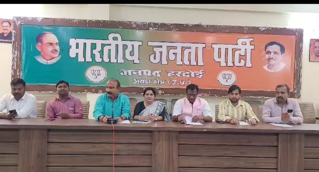 मंत्री रजनी तिवारी ने इंडी गठबंधन की रैली पर बोला हमला, बोली- भ्रष्टाचारियों को बचाने के लिए लगाया गया जमावड़ा, जब कोर्ट लताडता है तो विक्टिम कार्ड खेलते है 