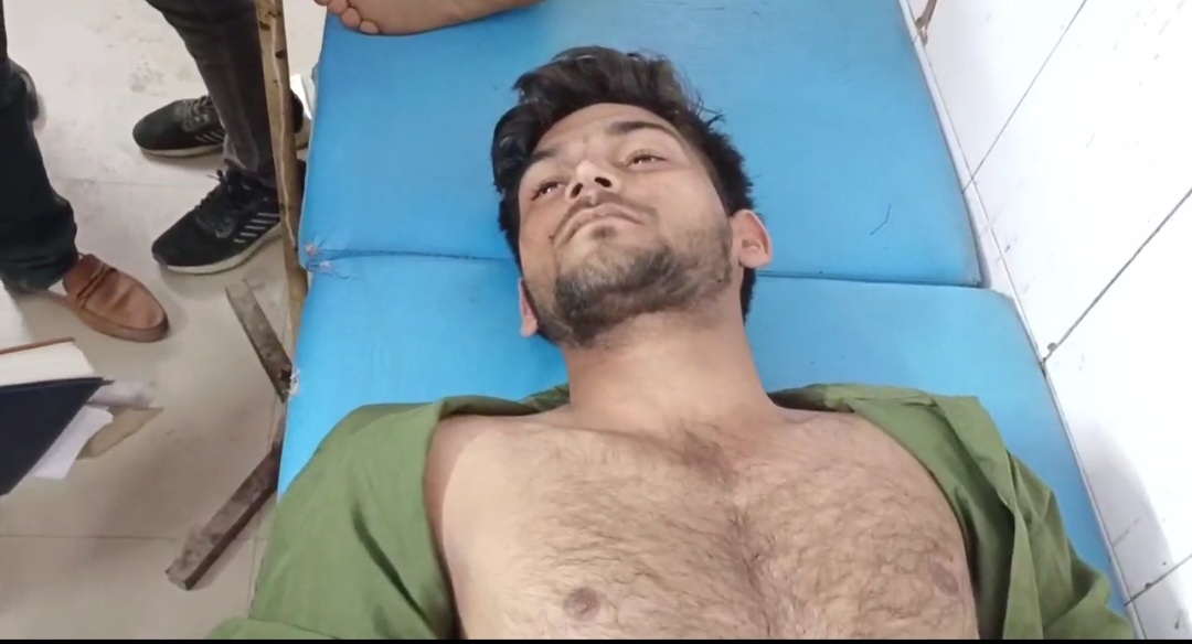 5 रुपये के लिए हुआ जानलेवा विवाद, ट्रक कंडक्टर के पेट में घोंपी कैंची