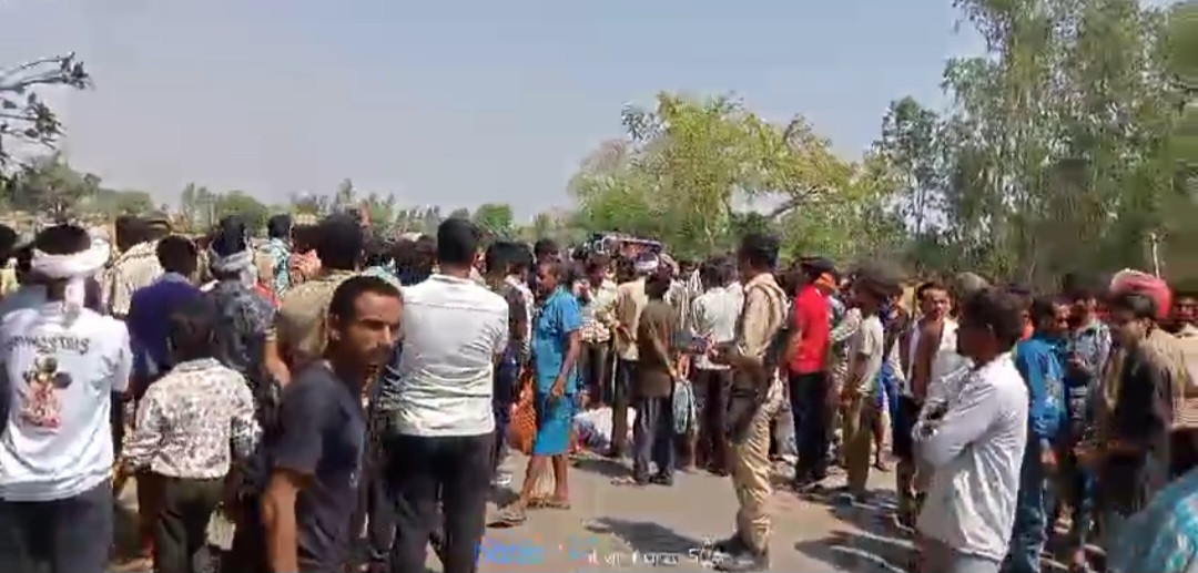 तेज रफ्तार कार ने मोपेड बाइक में मारी टक्कर,3 की मौत 3 घायल