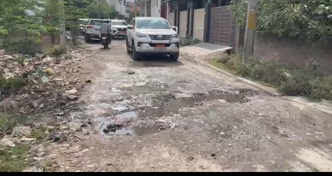 जब इस मार्ग को नहीं बना सके ज़िम्मेदार तो प्रदेश का क्या होगा हाल, अक्सर इस मार्ग पर होता है माननीय लोगो का आवागमन