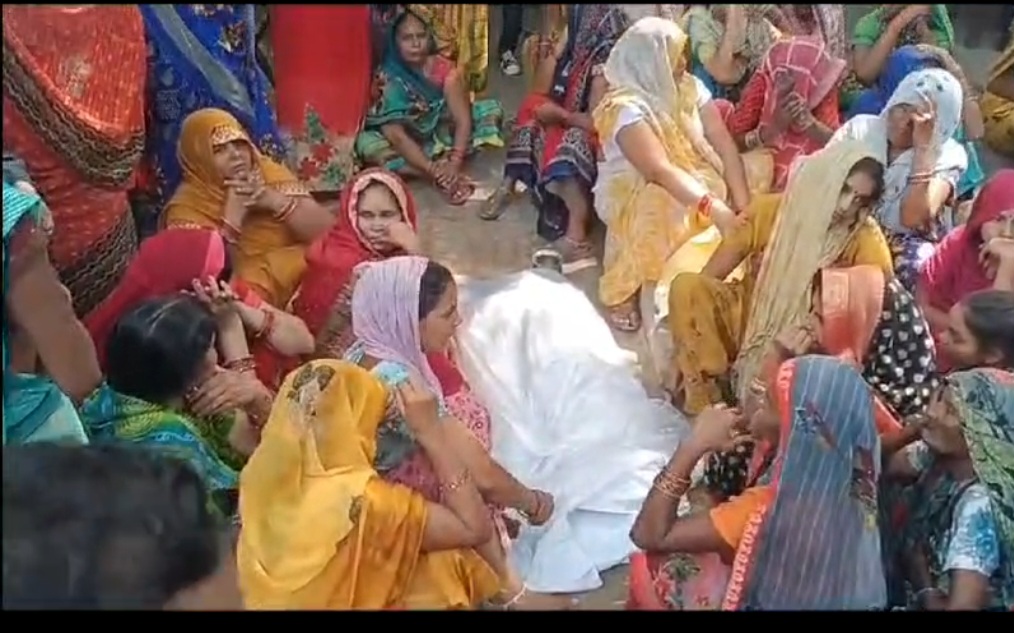 प्रतापनगर चौराहे पर रोडवेज ने मारी टक्कर 