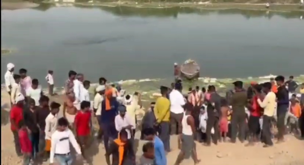  गर्रा नदी में मछली पकड़ने गए 4 सगे भाई डूबे