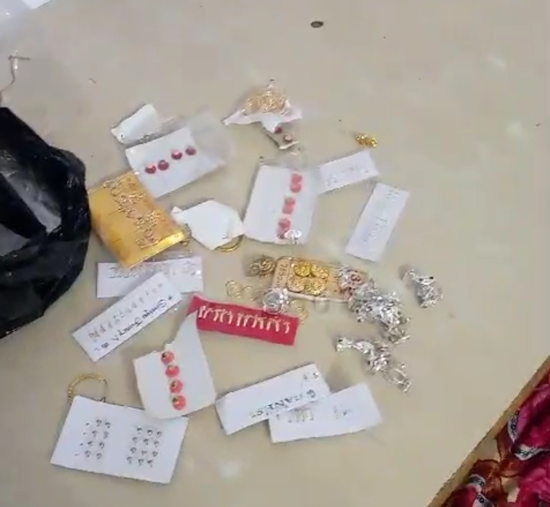 पोस्टमार्टम हाउस में शवों से ज्वेलरी लूट में दो कर्मचारी बर्खास्त,शवों से असली ज्वेलरी उतार कर नकली ज्वेलरी में देते थे बदल, सीएमओ ने गठित की टीम