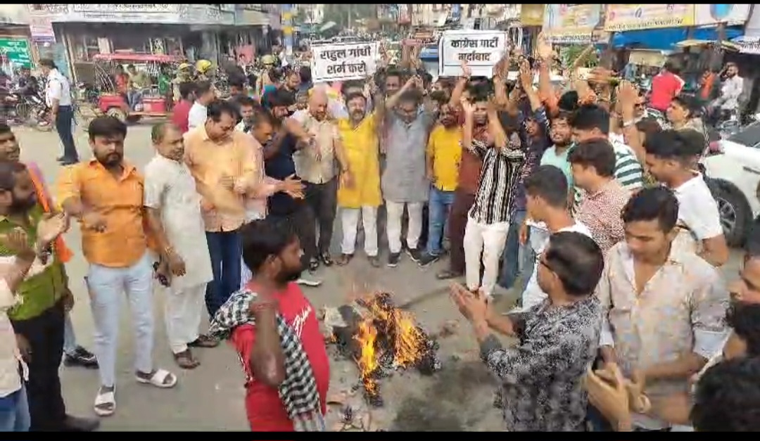 संसद भवन में राहुल गांधी के बयान पर हरदोई में बवाल