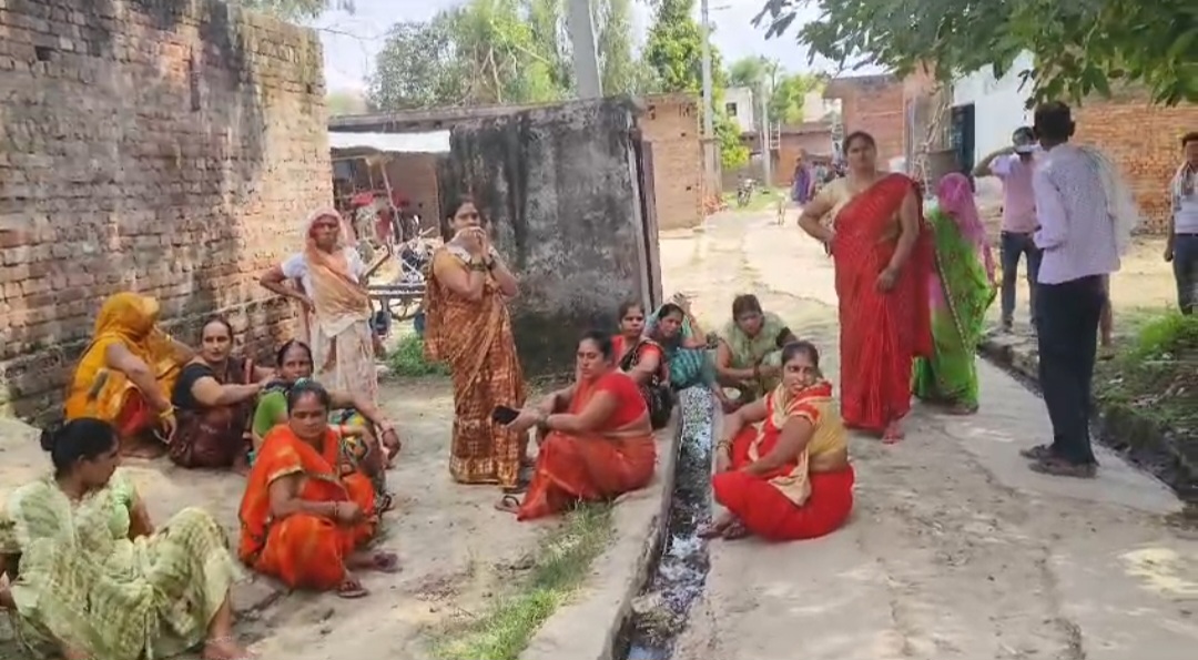 छेड़छाड़ से तंग आकर युवती ने फांसी लगाकर की आत्महत्या