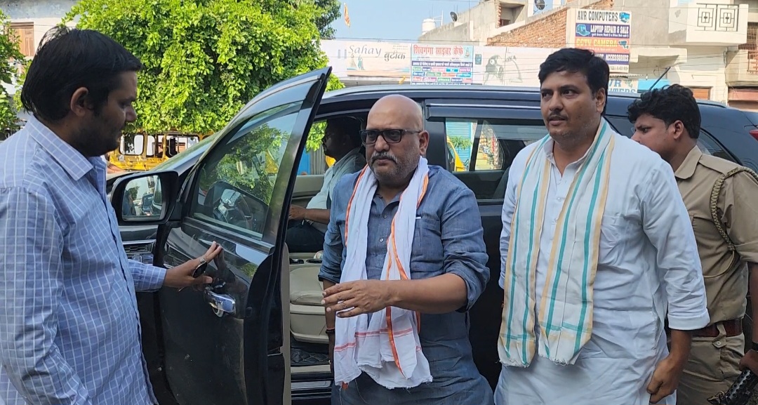 हरदोई पहुंचे कांग्रेस के प्रदेश अध्यक्ष अजय राय, मृतक रेप पीड़िता और अधिवक्ता के परिजनों से की मुलाकात