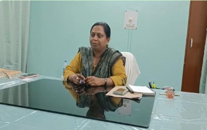 एक बार फिर लटकी SDM पर कार्यवाही की तलवार,ADM की जांच के बाद शासन को भेजी गई रिपोर्ट,वर्तमान समय में संडीला में तैनात एसडीएम अरुणिमा श्रीवास्तव