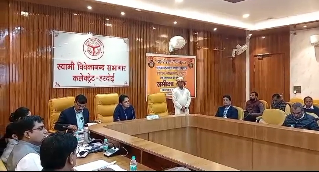 हरदोई में निरीक्षण करने पहुंची कमिश्नर रोशन जैकब