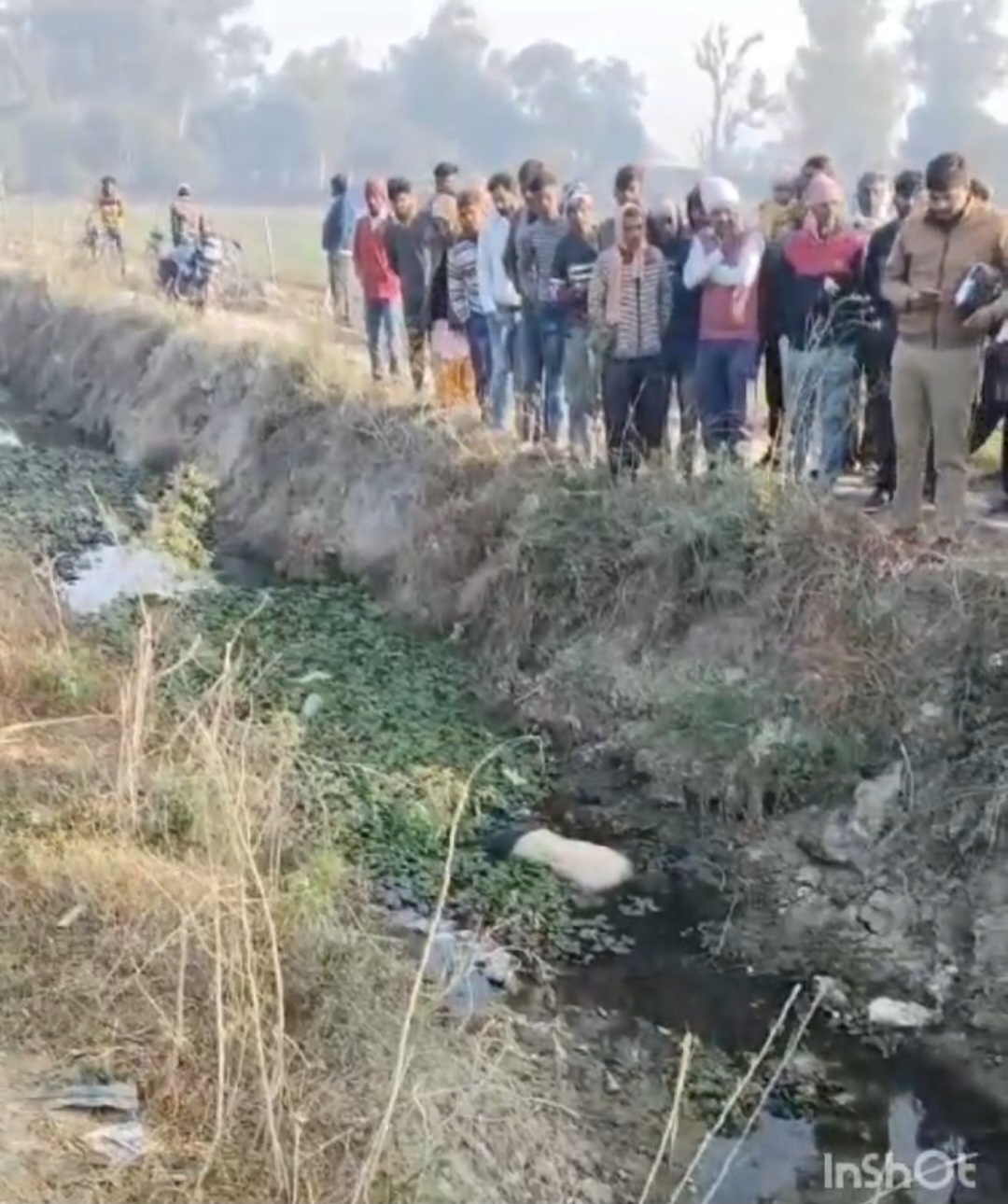 युवक का नाले में पड़ा मिला शव
