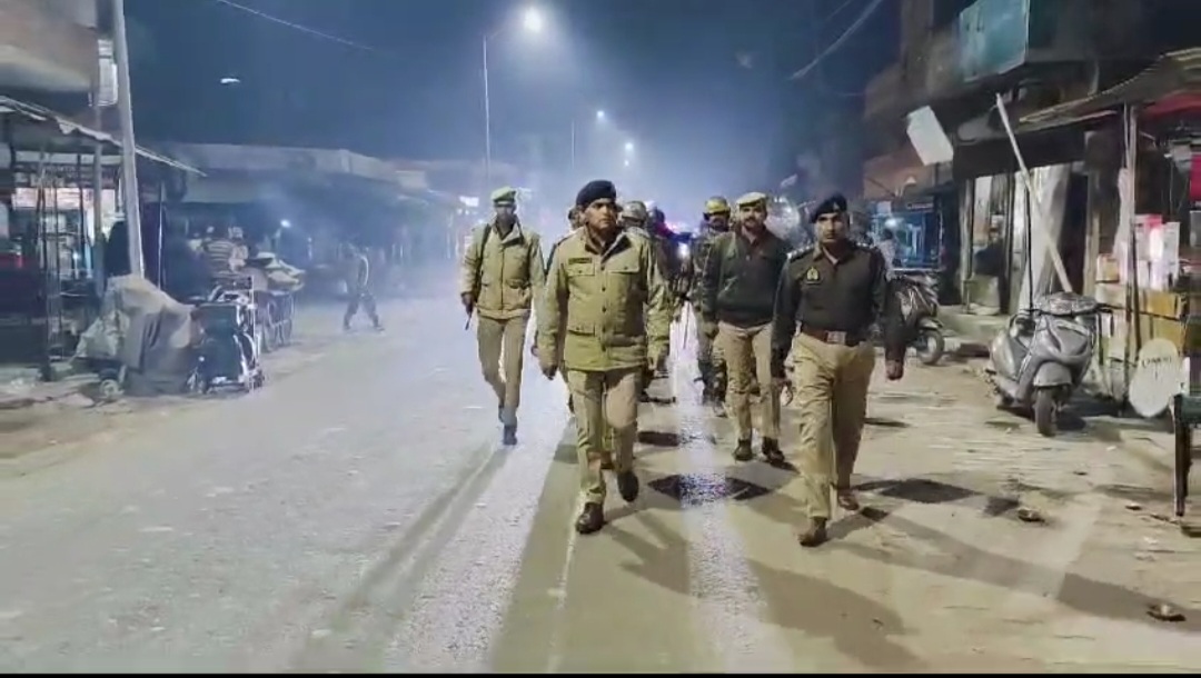 कानून व्यवस्था को चुस्त दुरुस्त रखने को लेकर एसपी ने की पैदल गस्त 