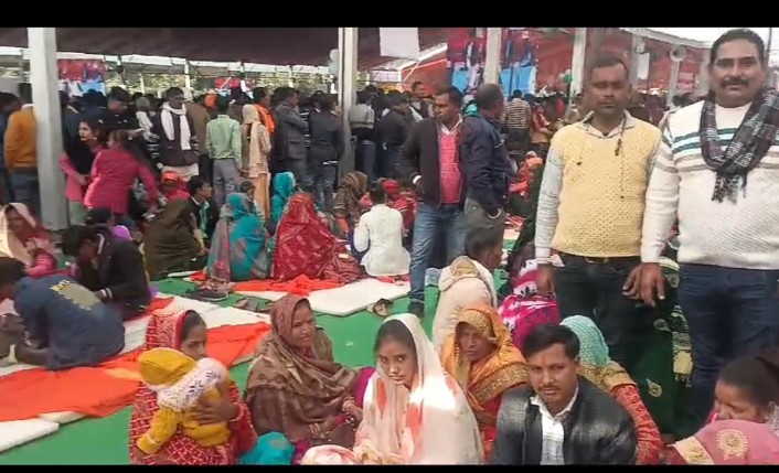 विकास खण्ड पिहानी के समाजसेवी जोगराज सिंह ने एक जोड़े की उठाई जिम्मेदारी 