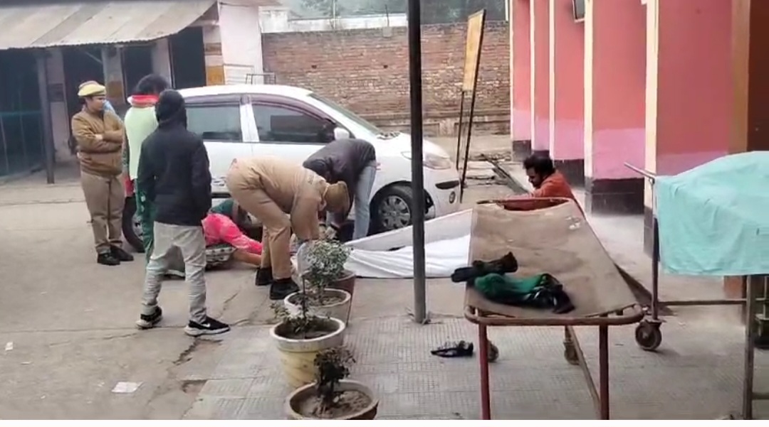 सड़क हादसे में बाइक सवार दो लोगों की मौत