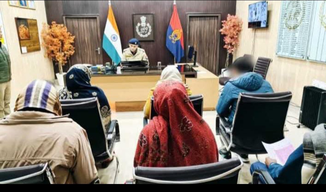 6 बच्चों की मां भिखारी के साथ फुर्र