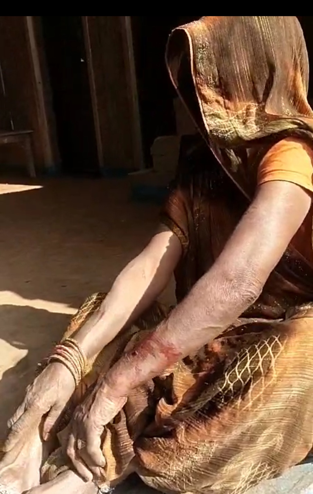 दबंगों ने घर में घुस कर किया था परिवार पर हमला,