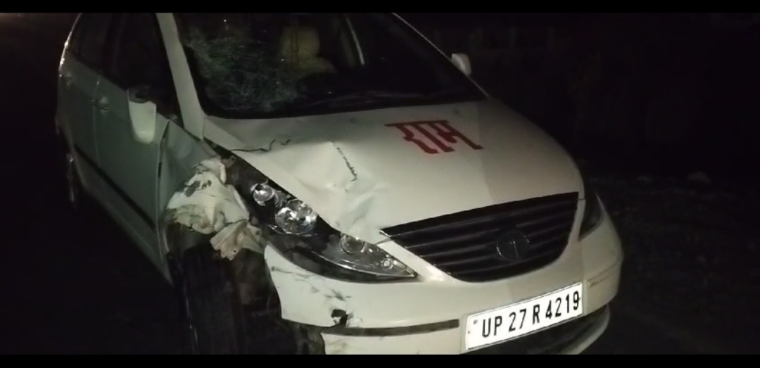 तेज रफ्तार कार ने बाइक सवार को मारी टक्कर 