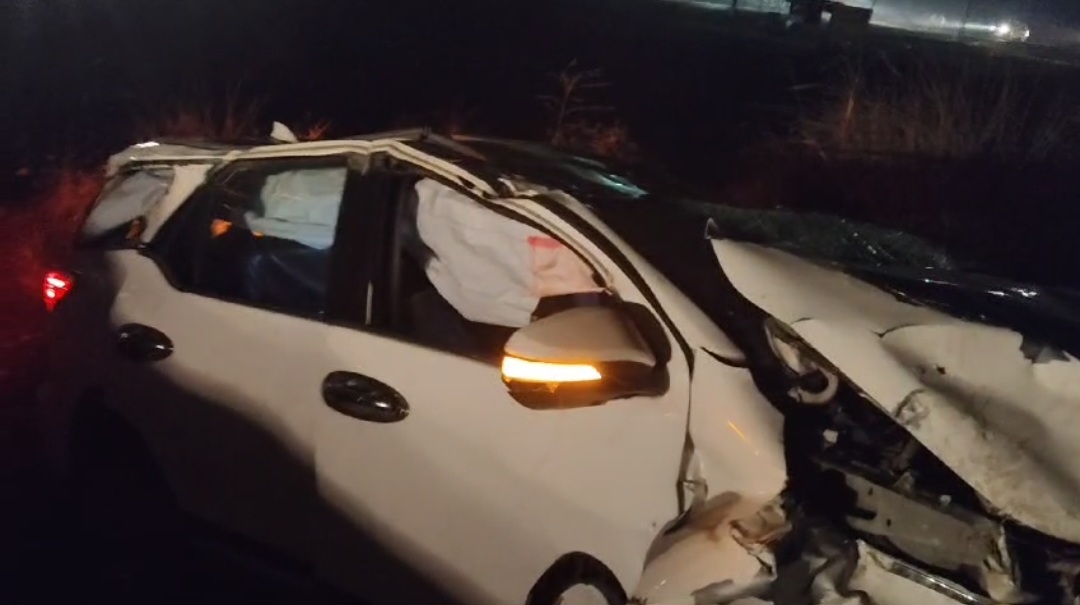 हरदोई में दर्दनाक सड़क हादसा, शादी में जा रही कार पुल से नीचे गिरी, लखीमपुर के 3 युवक गंभीर रूप से घायल,पिहानी कोतवाली के भैसटा पुल पर हुआ हादसा 