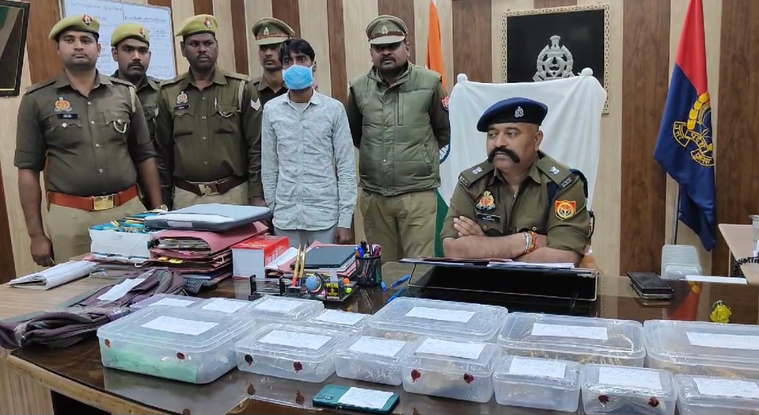 आर्थिक  तंगी के चलते युवक ने दो दुकानों में की चोरी,सीसीटीवी फुटेज के सहारे पकड़ा गया,ज्वैलर्स व दूध डेयरी में युवक ने चोरी की घटना को दिया था अंजाम