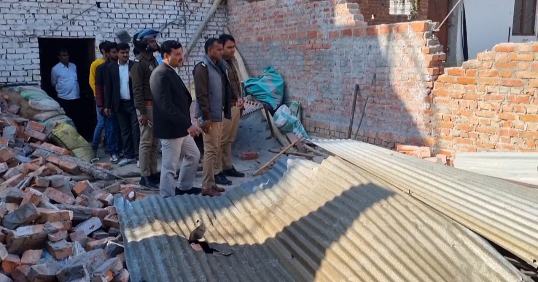 हरदोई में अधिवक्ता के घर पर हमला,चार गाड़ियों से पहुंचे समुदाय विशेष के लोगों ने घर में की तोड़फोड़,महिलाओं से की मारपीट