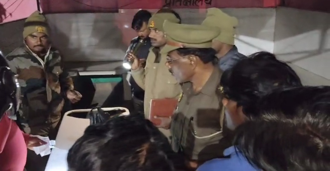 तेज रफ्तार ट्रेक्टर ट्राली ने बाइक सवार दो अज्ञात युवको को मारी टक्कर, मौके पर ही मौत