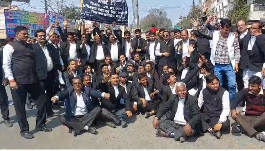अधिवक्ताओं ने अधिवक्ता बिल के कानून को लेकर किया विरोध प्रदर्शन