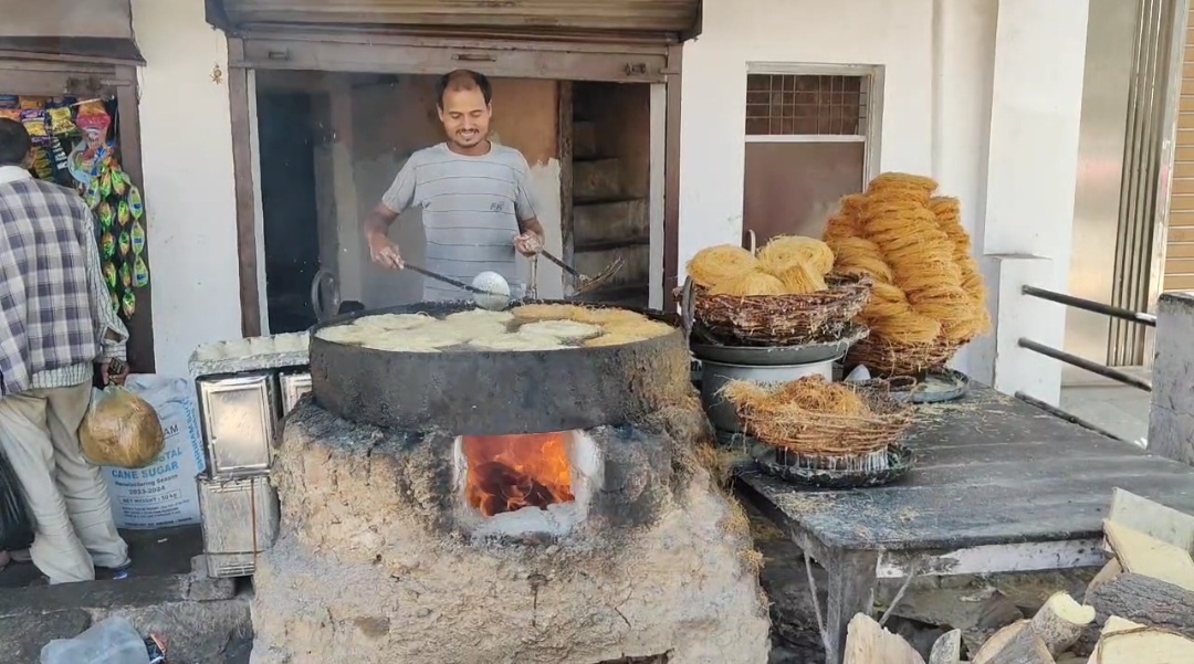 ईद को लेकर बढ़ी लच्छा सेवइयों की मांग, 28 साल पुरानी है हरदोई की ये शॉप