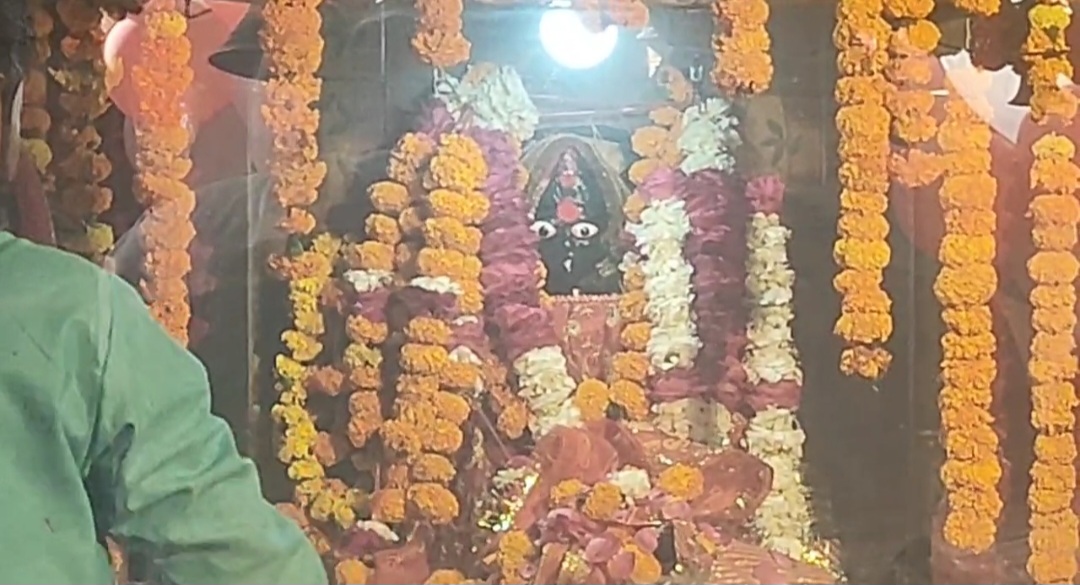 चैत्र नवरात्रि के पहले दिन माता काली देवी मंदिर पर भक्तों की उमड़ी भीड़