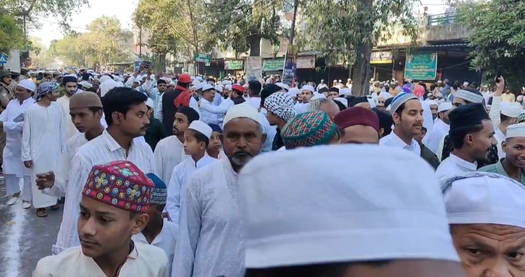 कड़ी सुरक्षा व्यवस्था के बीच संपन्न हुई ईद की नमाज ईदगाह में पढ़ी गई नवाज